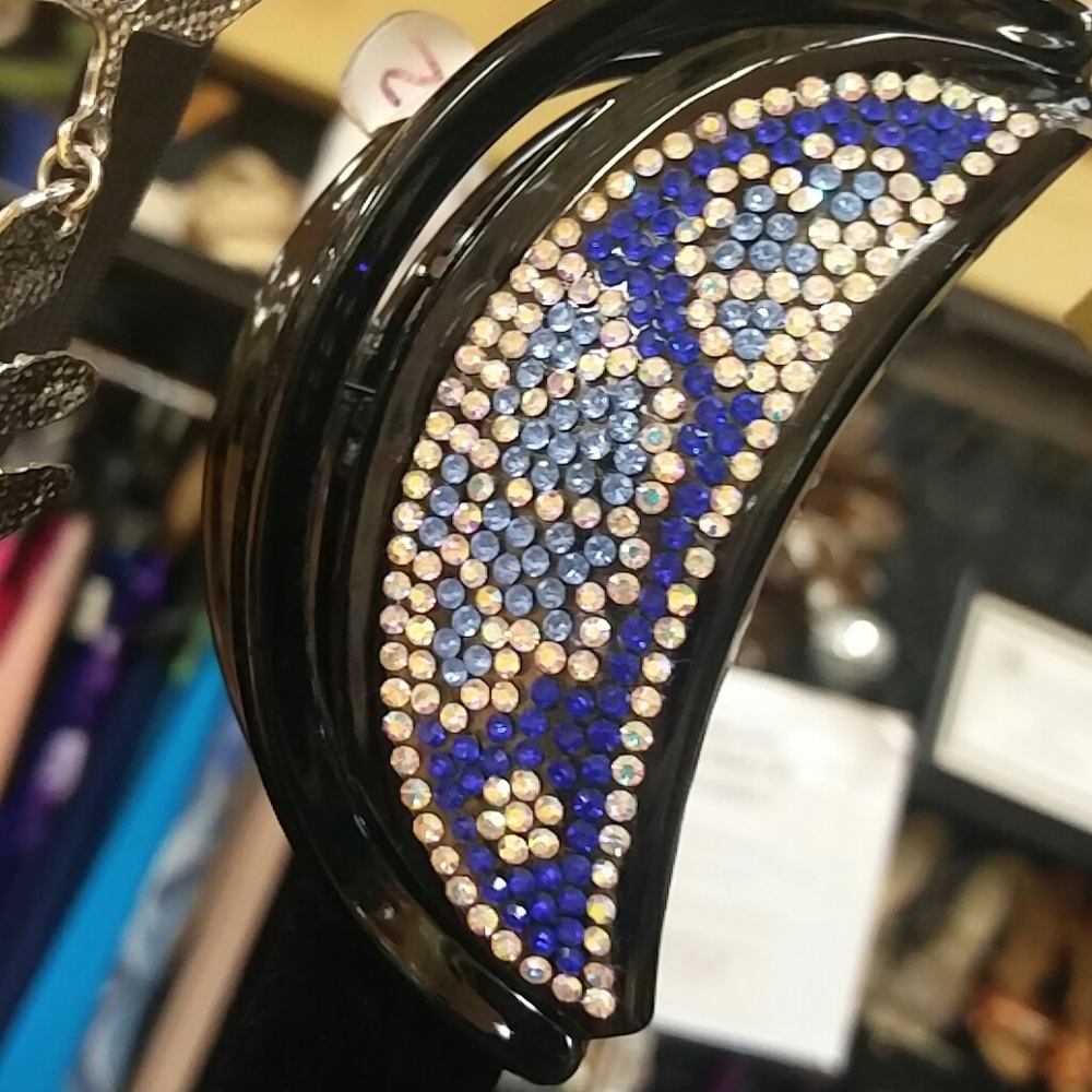 3/$20 Crystal flower hair claw